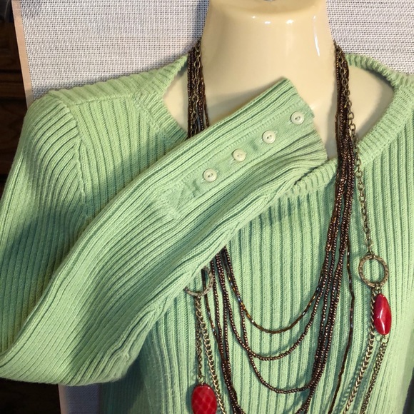 3/20 Button sleeved Sweater - Picture 3 of 3